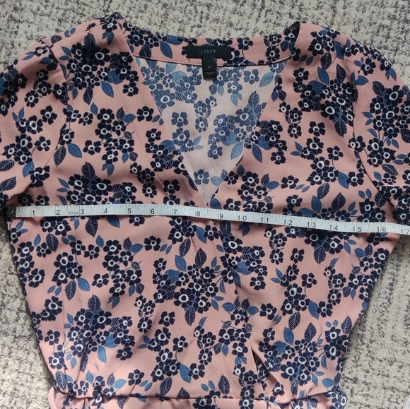 *JCREW* Floral print v-neck blouse with waist tie. - Picture 3 of 6